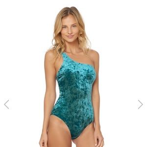 SOLD❌ BRAND NEW WITH TAGS RED CARTER BATHING SUIT